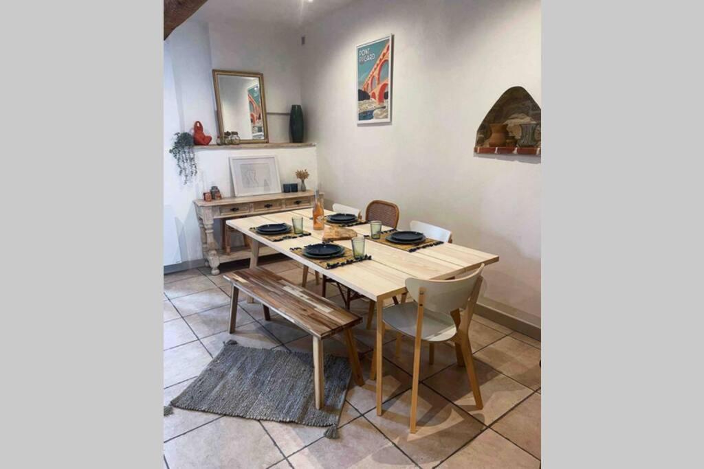 Superbe Appartement En Pierre Fraichement Renove Bernis Luaran gambar
